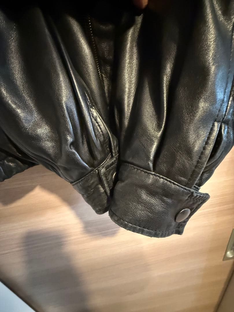 VALENTINO 黒レザーボンバージャケット ヴァレンティノ イタリア製 VALENTINO 黒レザーボンバージャケット ヴァレンティノ イタリア製