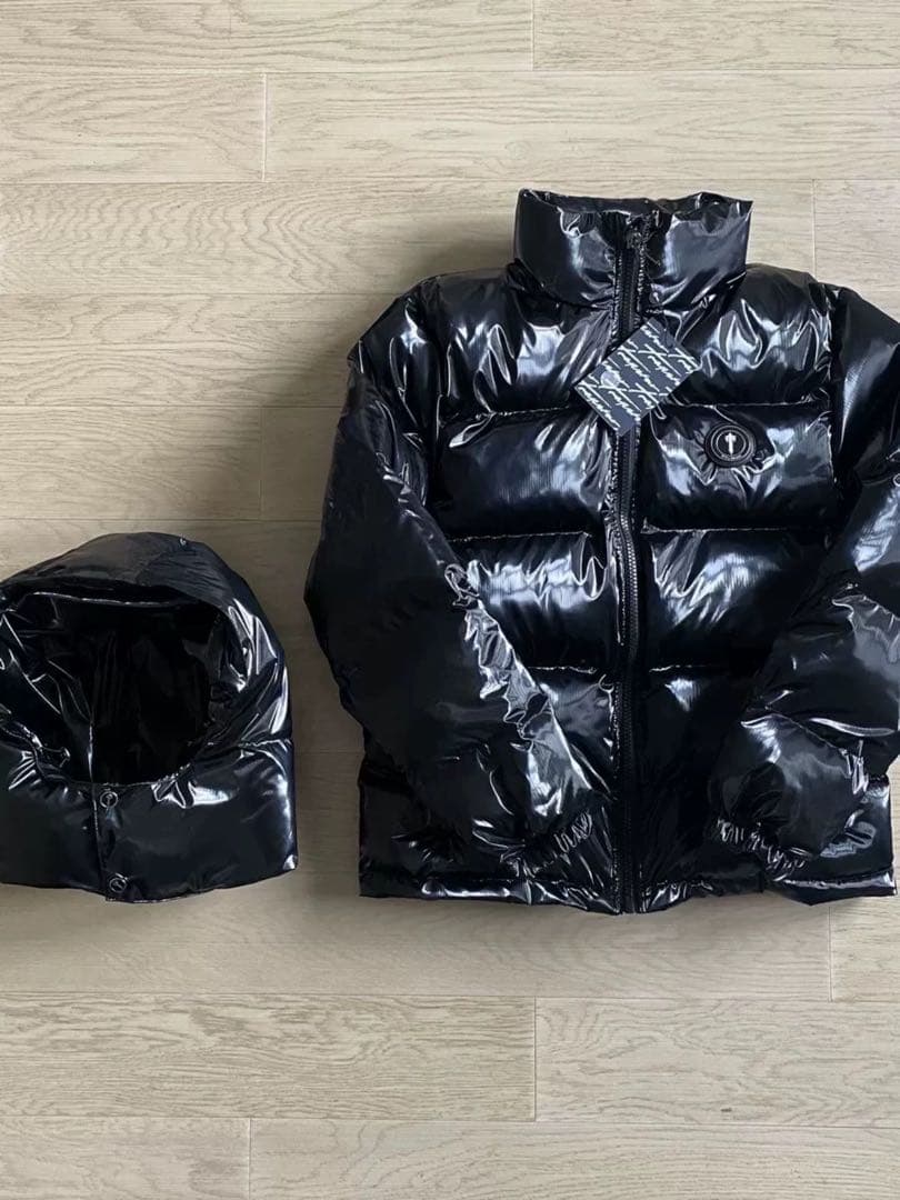 TRAPSTAR新品Mサイズ ダウンジャケット メンズ 光沢ブラック TRAPSTAR新品Mサイズ ダウンジャケット メンズ 光沢ブラック