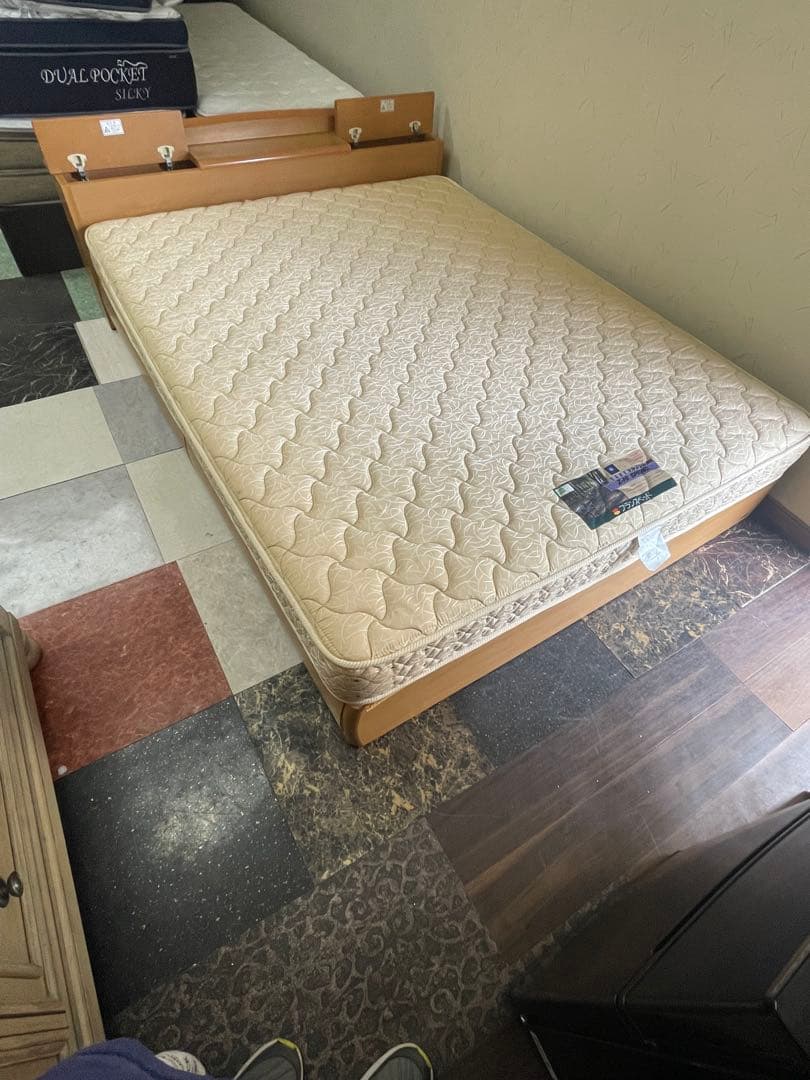 ワイ￼ダブルサイズ キルティングマットレス 引き出し付き