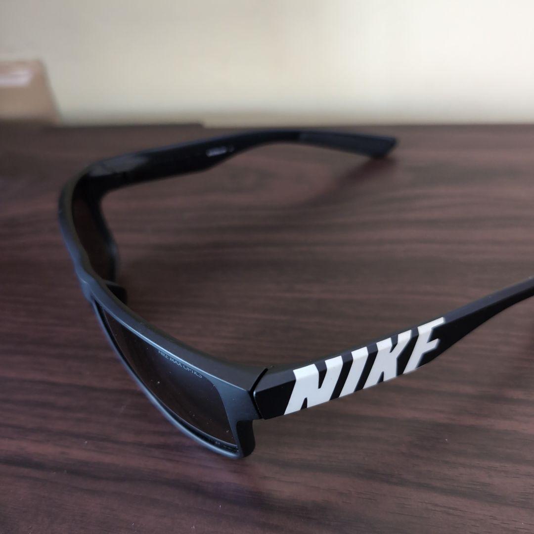 Nike ブラックスポーツサングラス fv2374-010-1.jpg