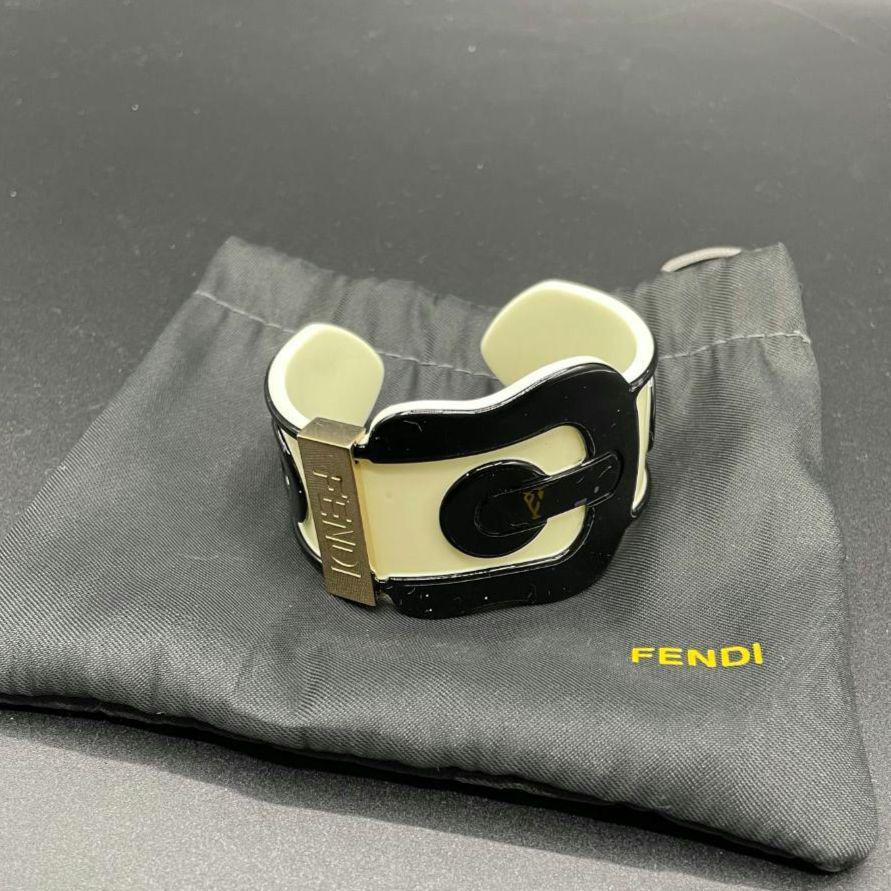 FENDI　フェンディ　ベルトモチーフ　アクリルバングル