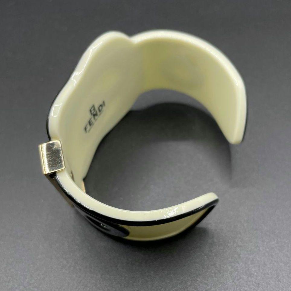 FENDI　フェンディ　ベルトモチーフ　アクリルバングル