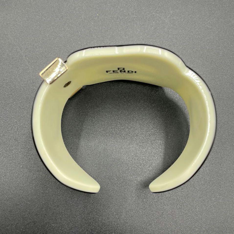 FENDI　フェンディ　ベルトモチーフ　アクリルバングル