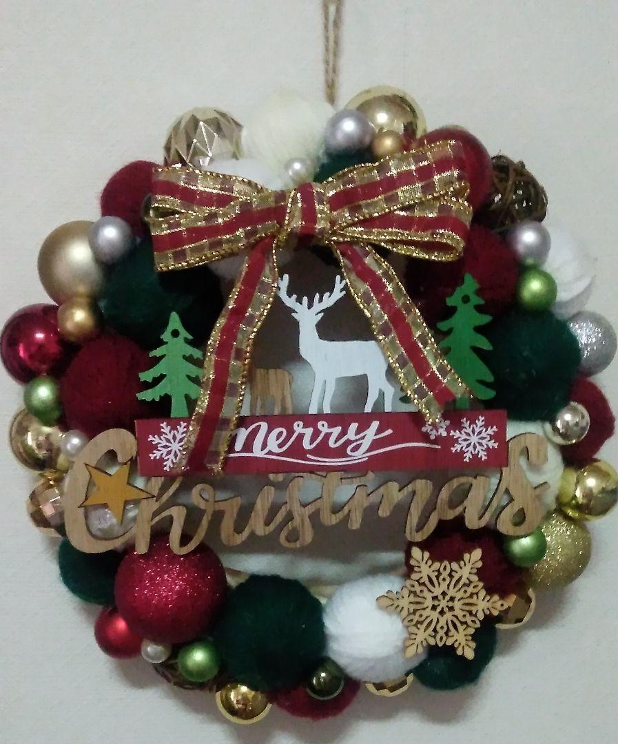 毛糸玉とクリスマスボールのリースハンドメイドクリスマスリース約28cm