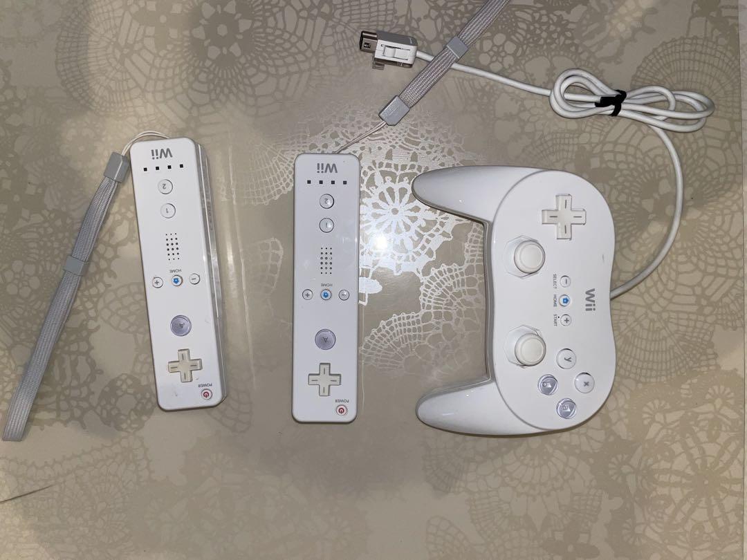 Amazon.com: Wii Console (White) , Two Wii Remote Plus , with