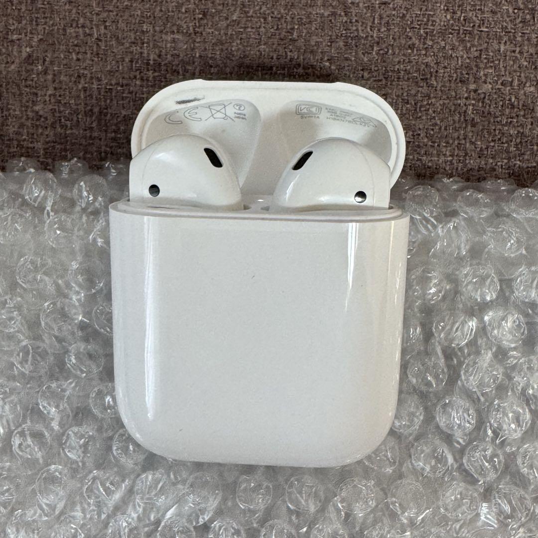 AirPods（第2世代） 本体 ホワイト 充電ケース付き Amazon.co.jp: 【整備済み品】 Apple AirPods (第2世代) with
