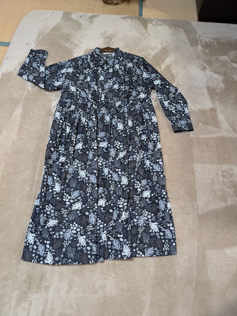 [me] ブラック系花柄 長袖ワンピース M