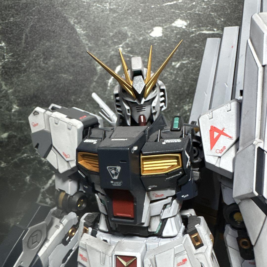 機動戦士ガンダ逆襲のシャア　MG νガンダムverKA 塗装完成品　ガンプラ