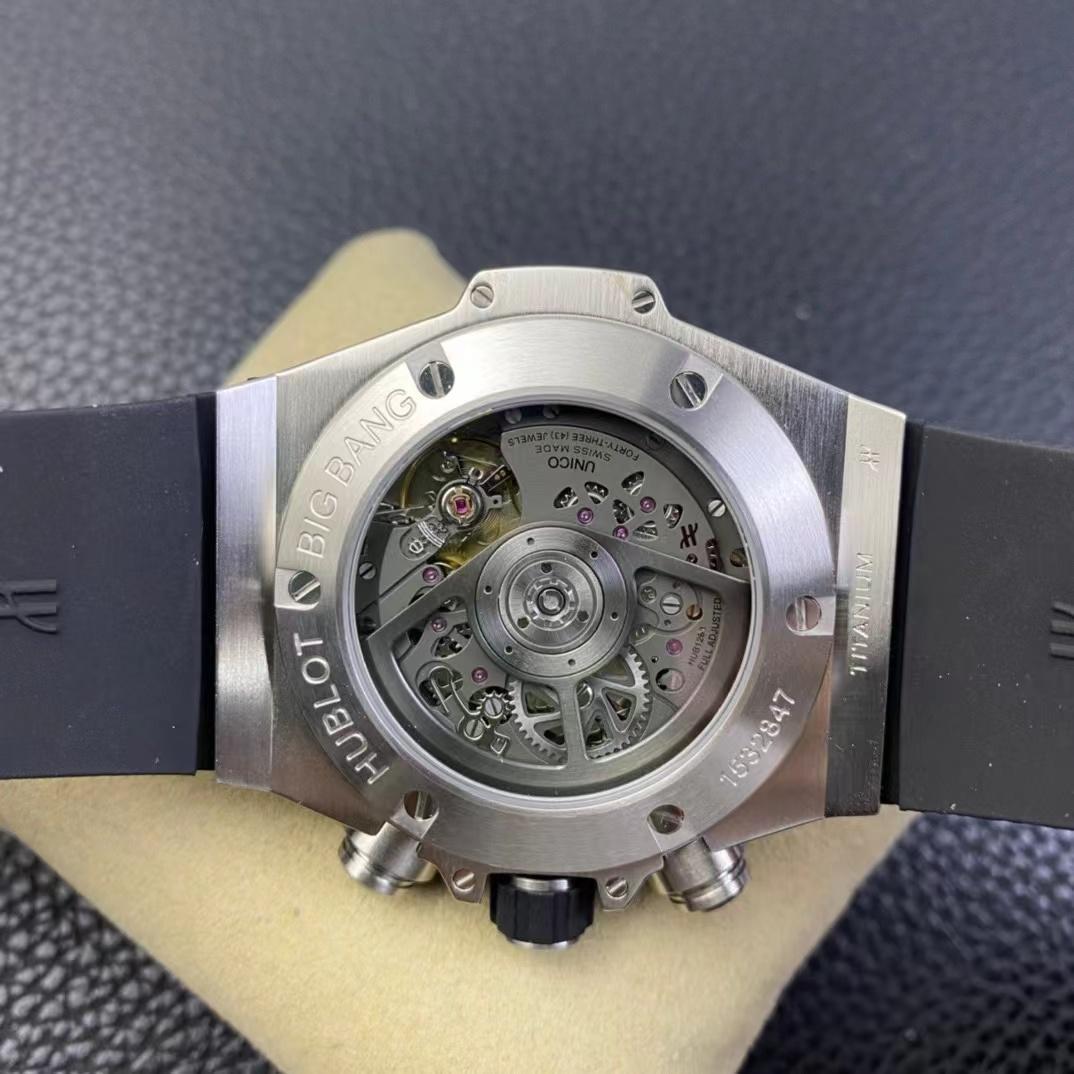 HUBLOT ウブロ 極美品 44mm時計です 男性用 sintjansvereringkachtem.be