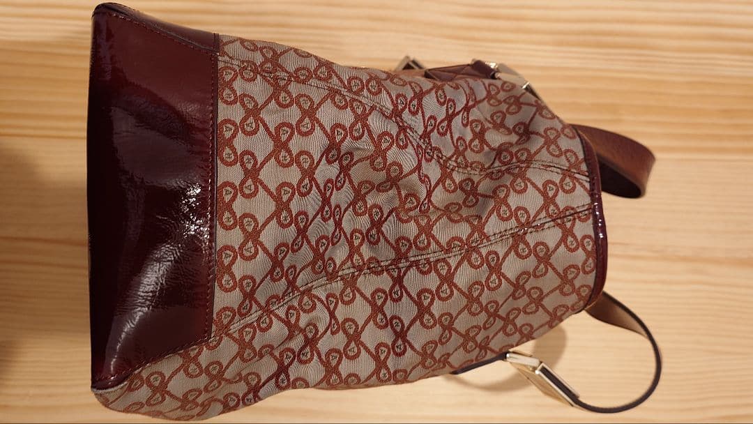 アニヤ・ハインドマーチ　ショルダーバッグ