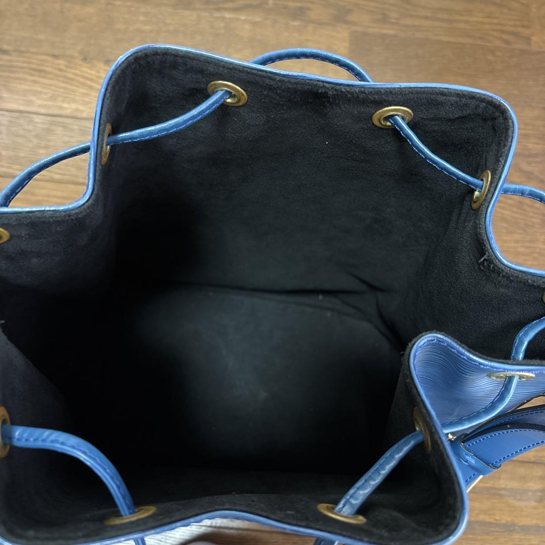 Louis Vuitton エピレザー 巾着型ショルダーバッグ