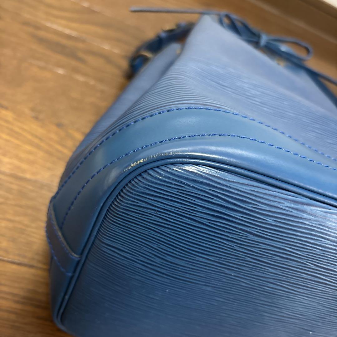 Louis Vuitton エピレザー 巾着型ショルダーバッグ