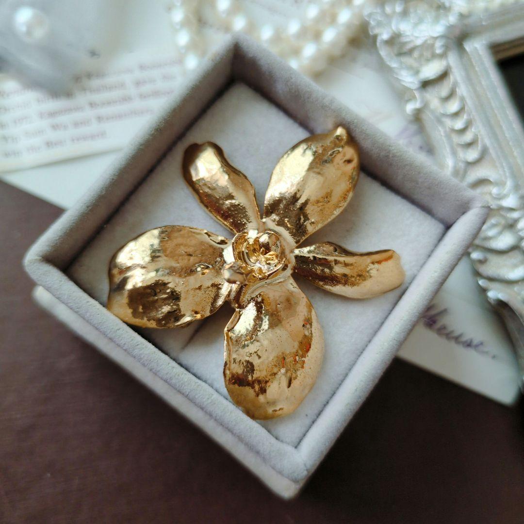 シェアスピリット　タイブローチ JinkaNezu 飛翔のエメラルドバード ブローチ ジンカネヅ