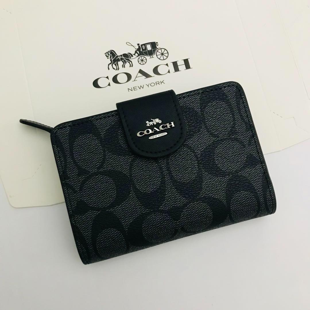 COACHコーチ折りたたみ財布　レディースのブラック色新品財布　プレゼントOKシンデレラブランド品