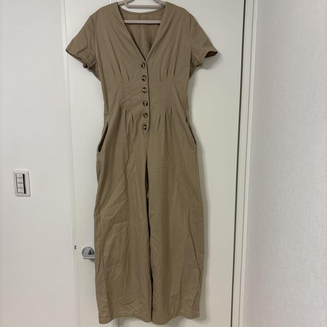 大人気新品をすべて ベージュ ボタン付き ロングワンピース 半袖 - メルカリ ワンピース