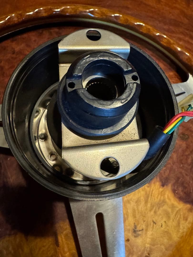 旧車にナルディ ウッドステアリング 直径37cm 一応ジャンクにて 旧車にナルディ ウッドステアリング 直径37cm 一応ジャンクにて