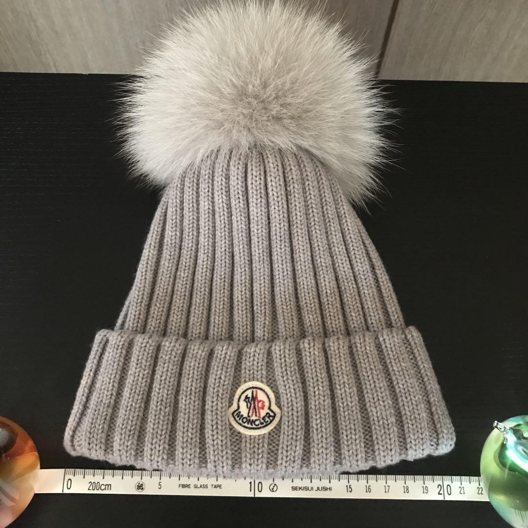MONCLER アイボリーfoxファー付きニット帽 MONCLER アイボリーfoxファー付きニット帽