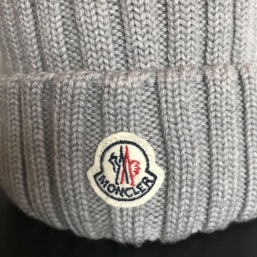 極美品です‼︎ MONCLER FOX ファー付きニット帽 グレー - メルカリ