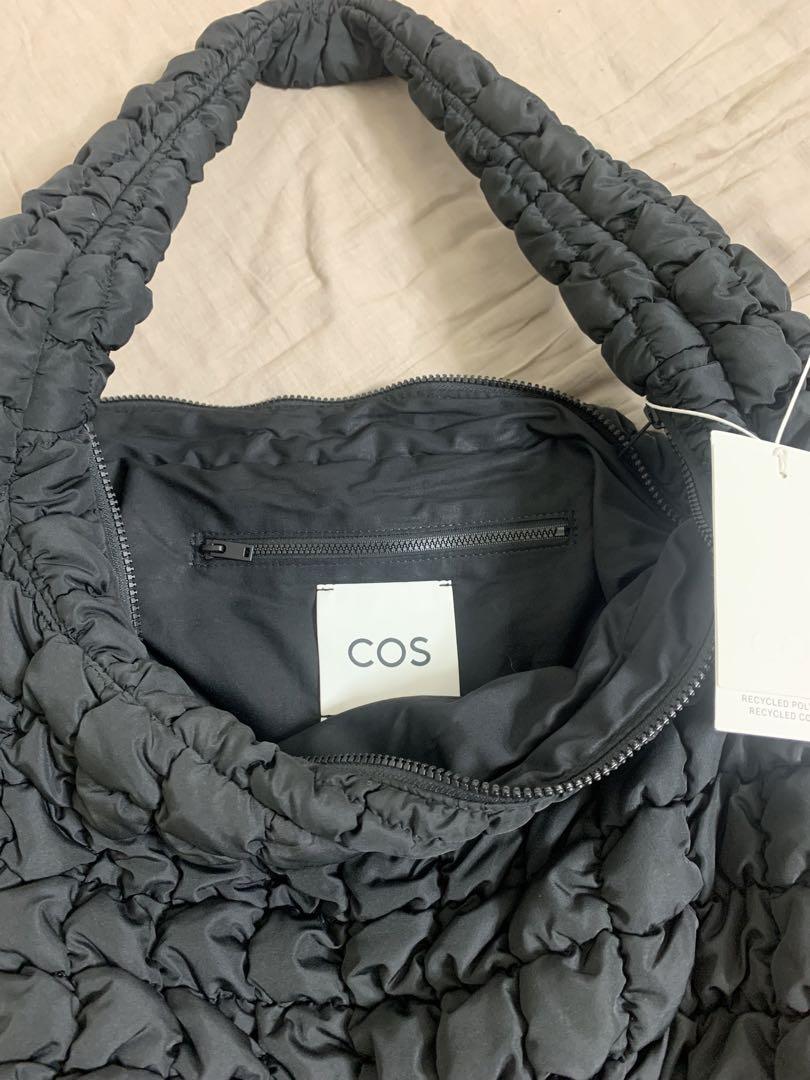COS オーバーサイズ　キルトショルダーバッグ COS(コス) QUILTED OVERSIZED SHOULDER BAG キルティング