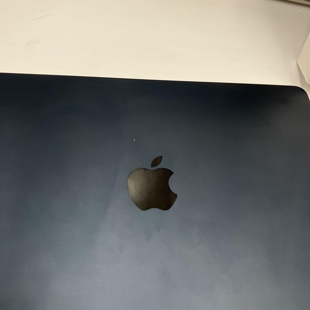 超美品　MacBook Air 2022_M2/8GB/256GB a2681