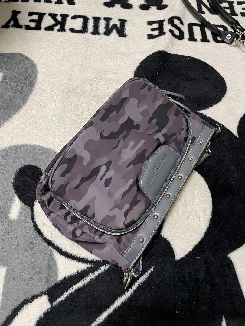 クリスチャンオリビエ お財布　迷彩柄ナイロンバッグ 小型　スタッズ付き