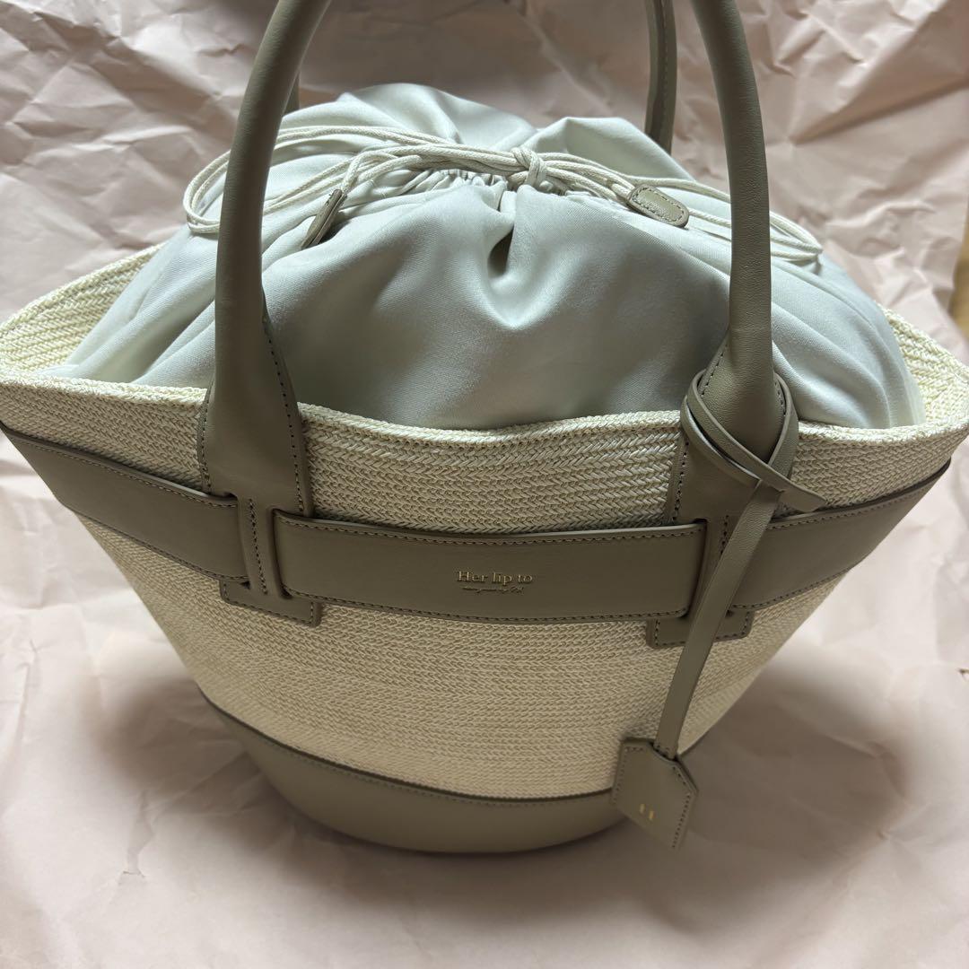 Her lip to Palma Tote Bag