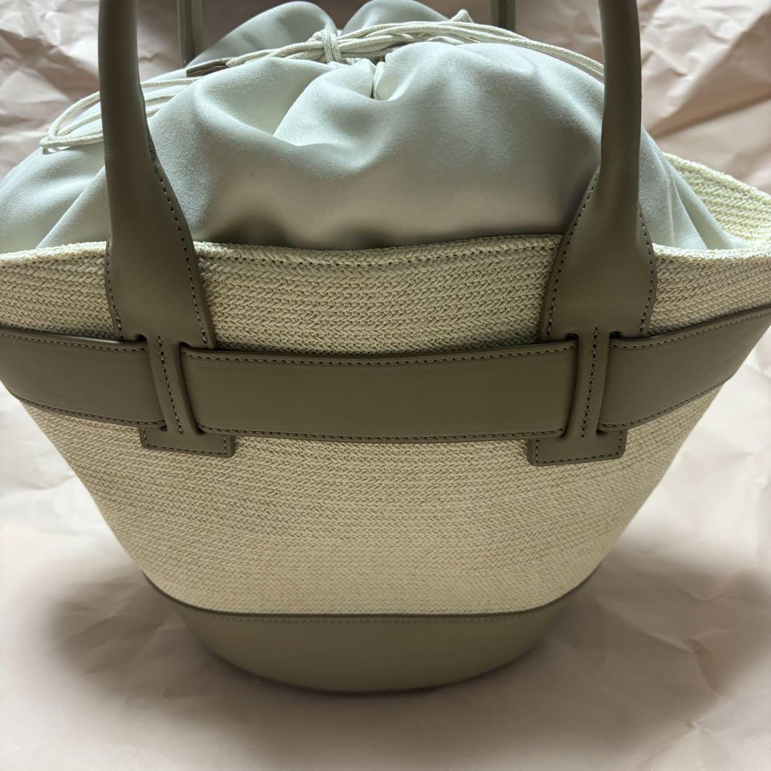 Her lip to Palma Tote Bag