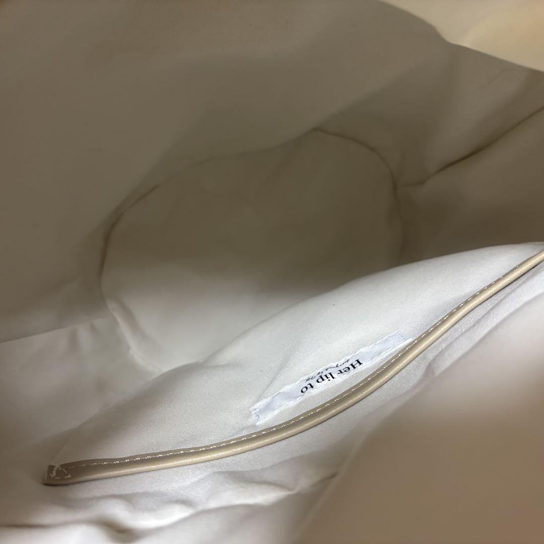 Her lip to Palma Tote Bag