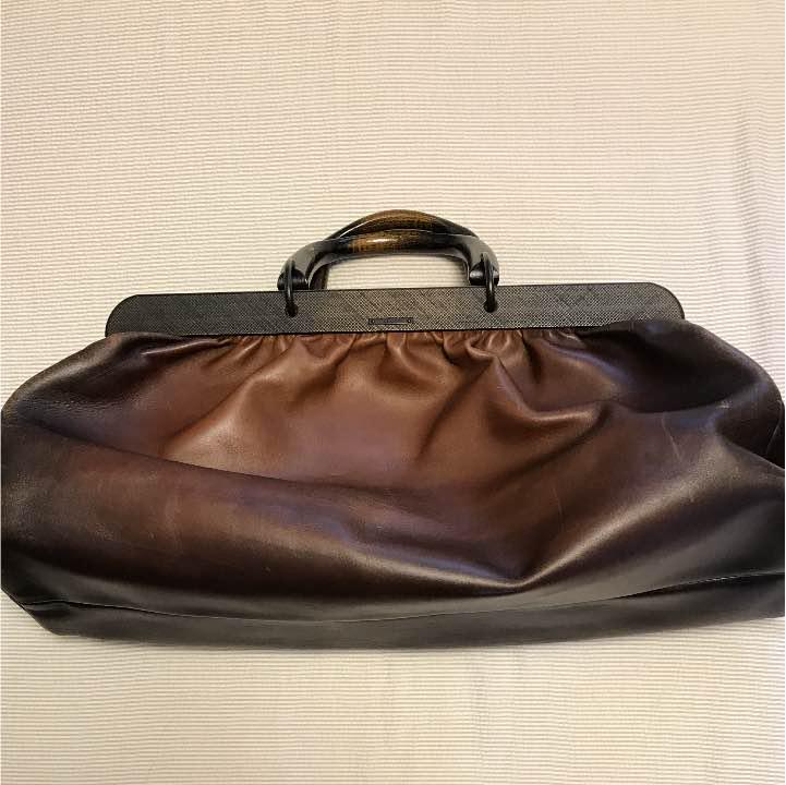 GUCCI  持ち手が木のレアなレザーバッグ