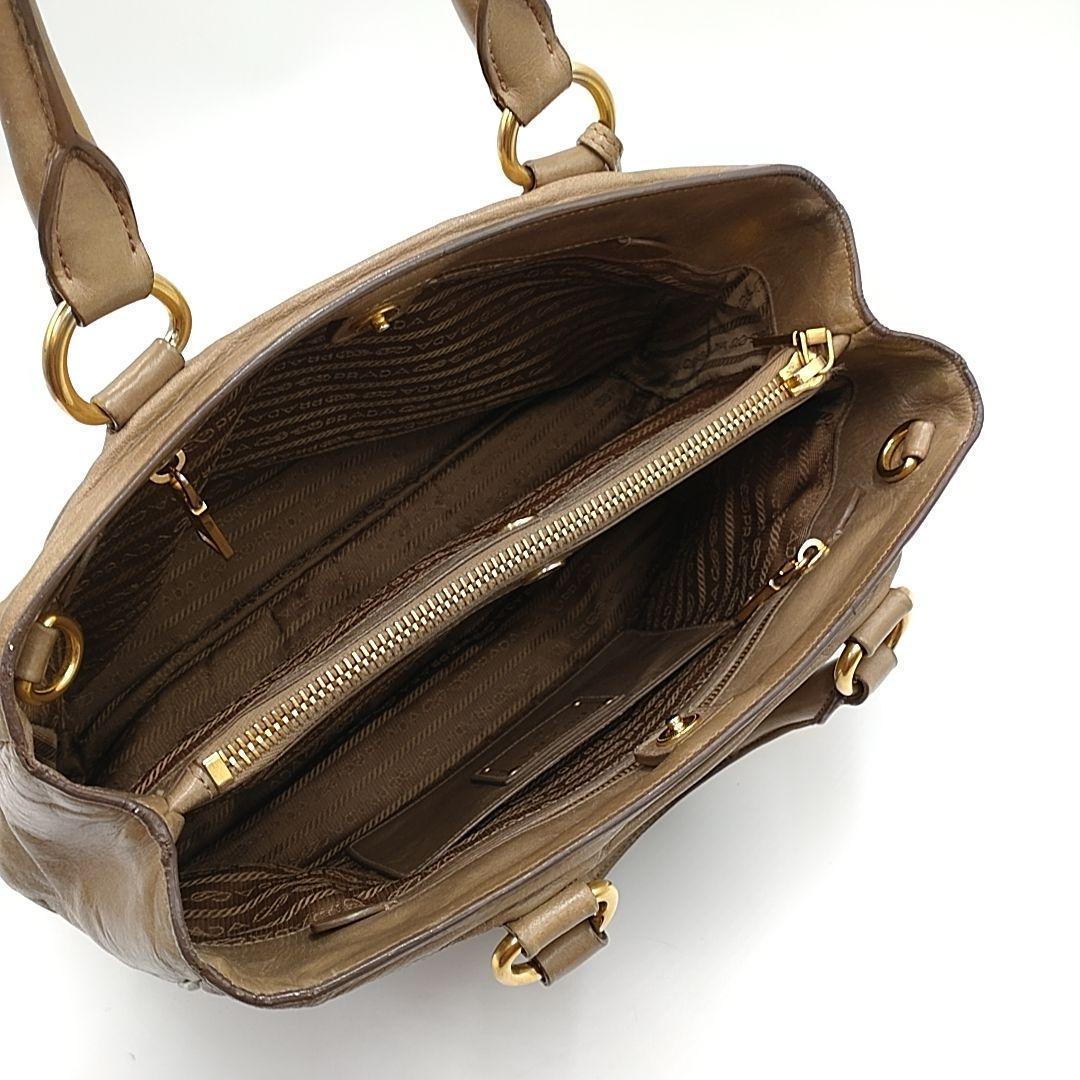 PRADA プラダ ハンドバッグ モカベージュ レザー ゴールド金具