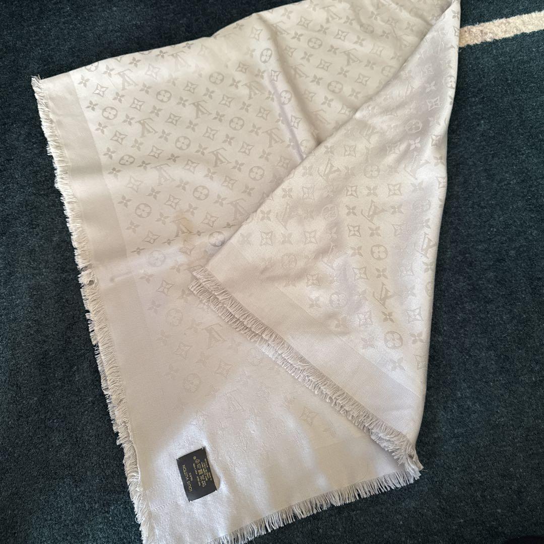 LOUIS VUITTON ライトグレー ストール