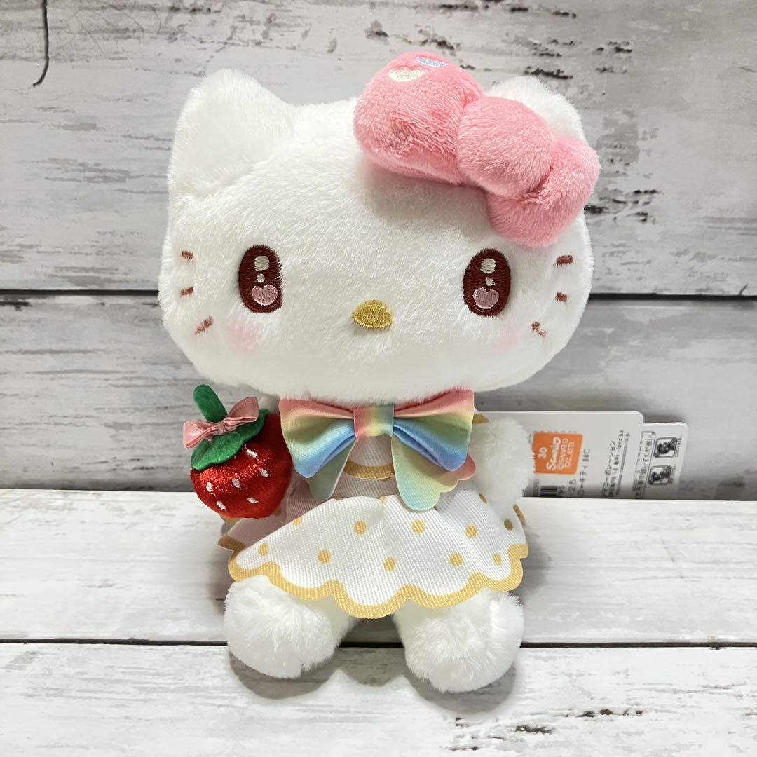 ハローキティ☘️いちご新聞 50thマスコット キャラクターグッズ