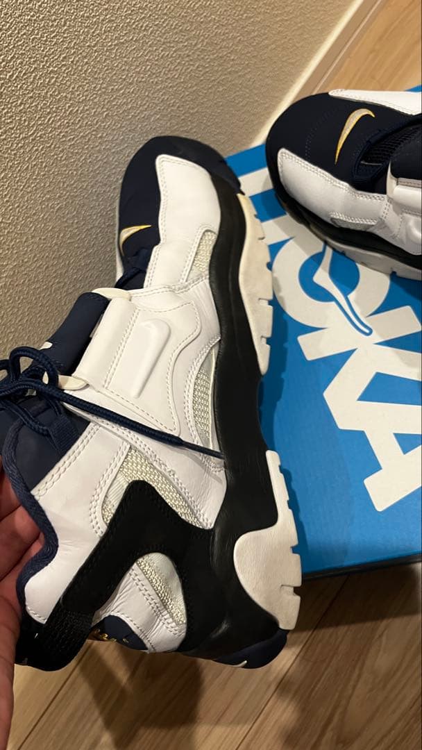 NIKE AIR BARRAGE MID WHITE/NAVY NIKE AIR BARRAGE MID WHITE/NAVY