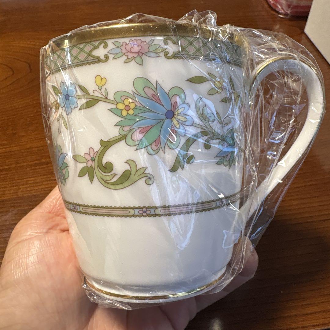 ノリタケ花柄の陶器製マグカップ