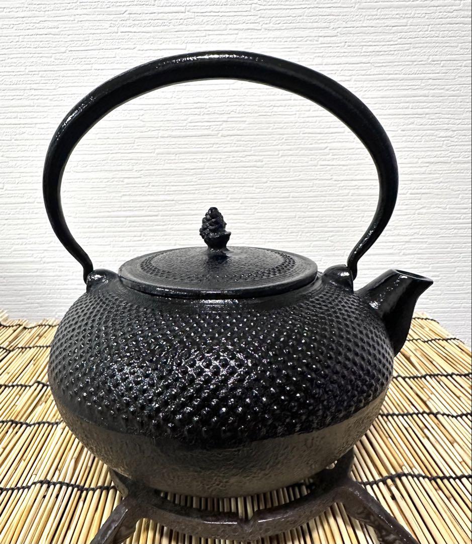 未使用品　南部運南堂鍋元造　１５型アラレ　南部鉄瓶　南部鉄器　調理器具　鉄瓶