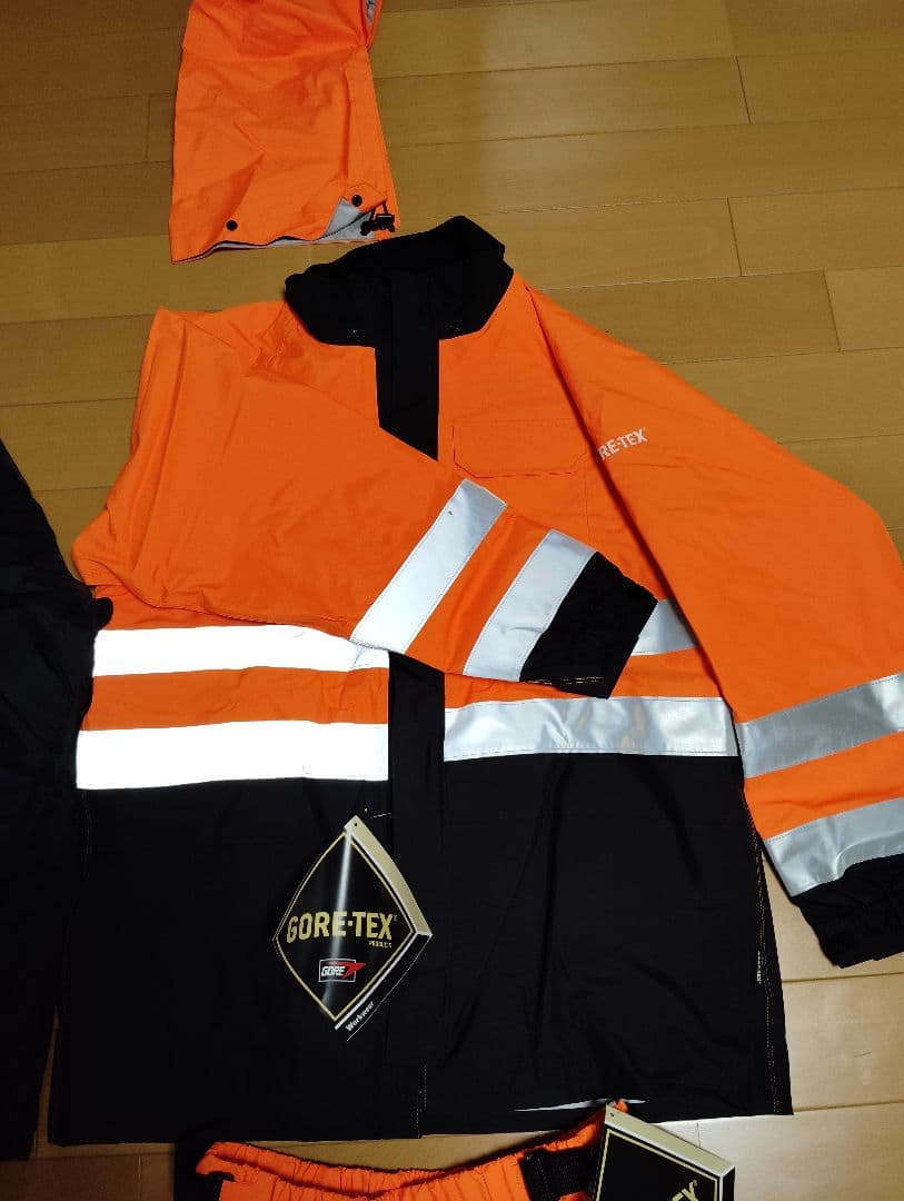 GORE-TEX レインスーツ防寒具付 新品未使用(上下セット) GORE-TEX レインスーツ防寒具付 新品未使用(上下セット)