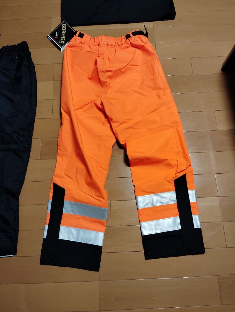 GORE-TEX レインスーツ防寒具付 新品未使用(上下セット) GORE-TEX レインスーツ防寒具付 新品未使用(上下セット)