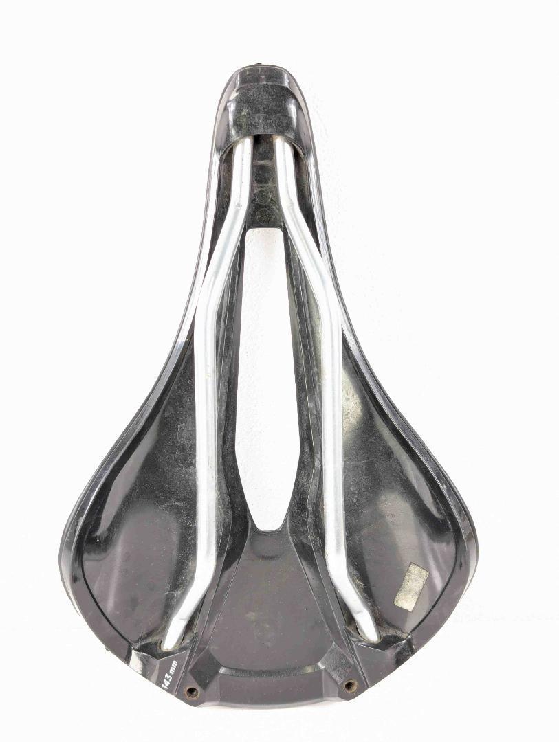 POWER EXPERT SADDLE BLK 143(143mm ブラック): サドル