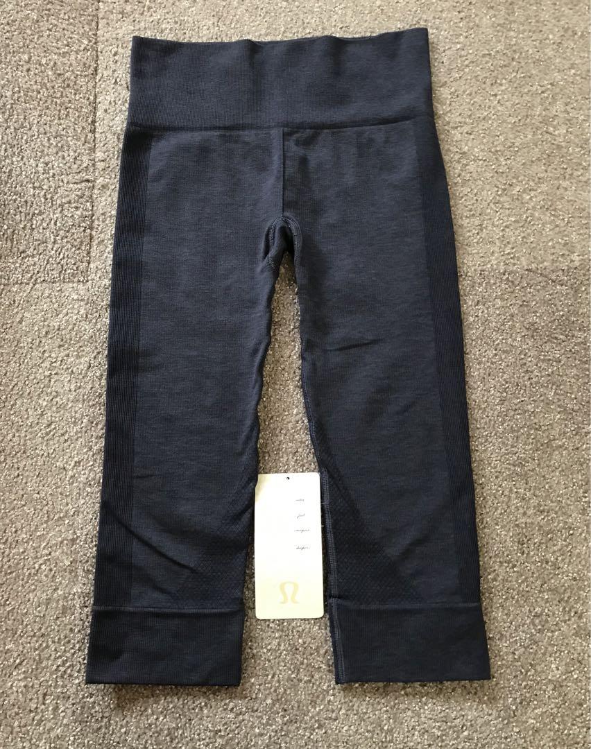 新品タグ付き☆ルルレモン☆Seamiessy Street cropレギンス