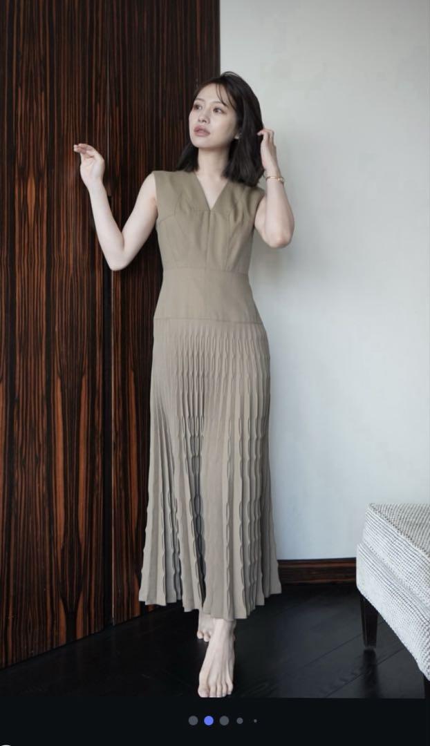 ワンピース LAUBEBLANC Shell Pleats Dress Beige S LAUBEBLANC Shell Pleats Dress Beige - メルカリ