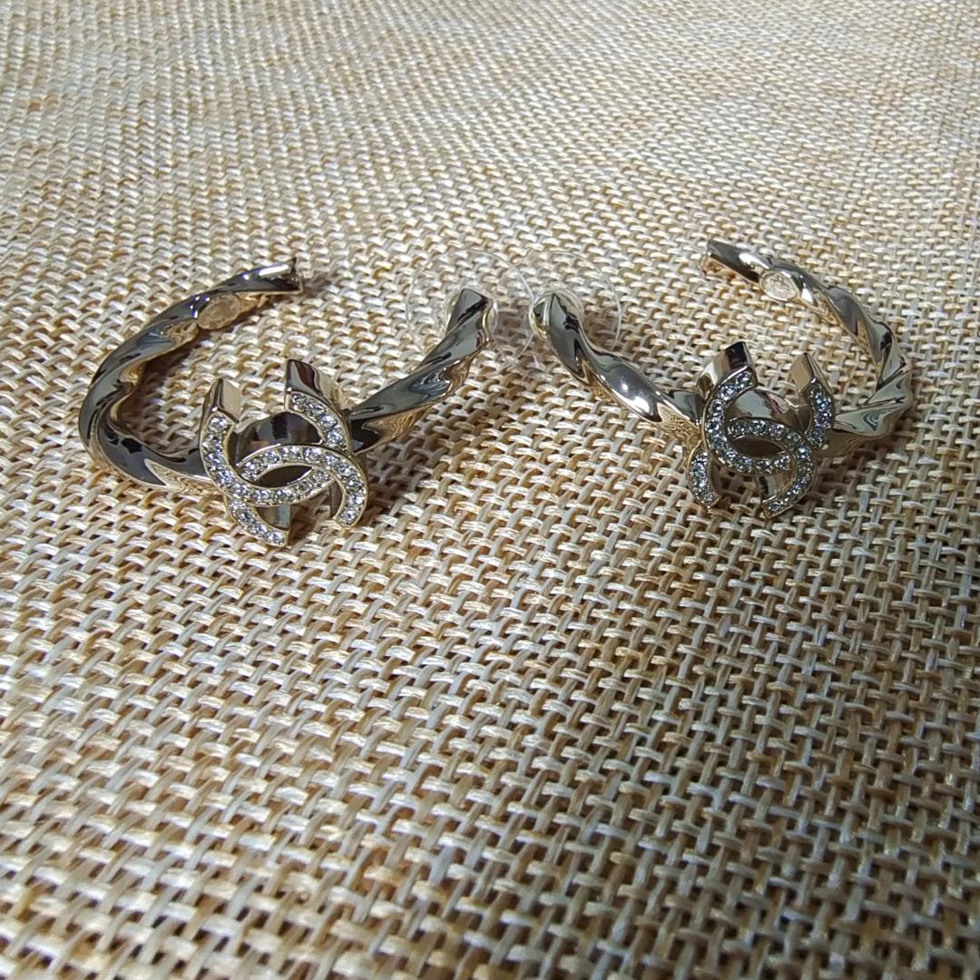 ★CHANEL★ フープ　ピアス
