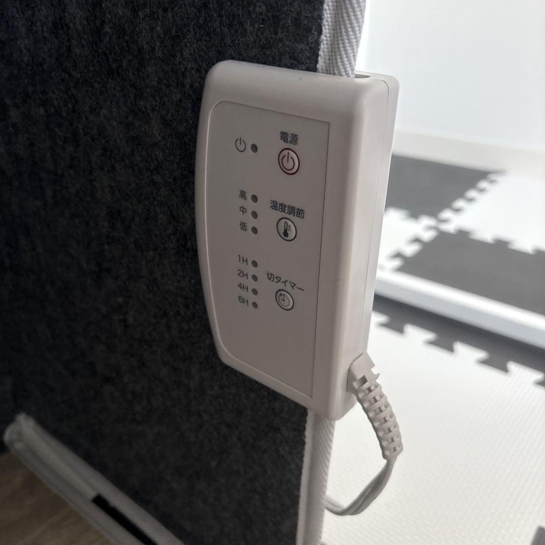 ニトリ　パネルヒーター　足元ヒーター　デスクヒーター　4面　足裏もあたたかい ニトリ、机の下などに置く「足裏まであったか 4面パネルヒーター