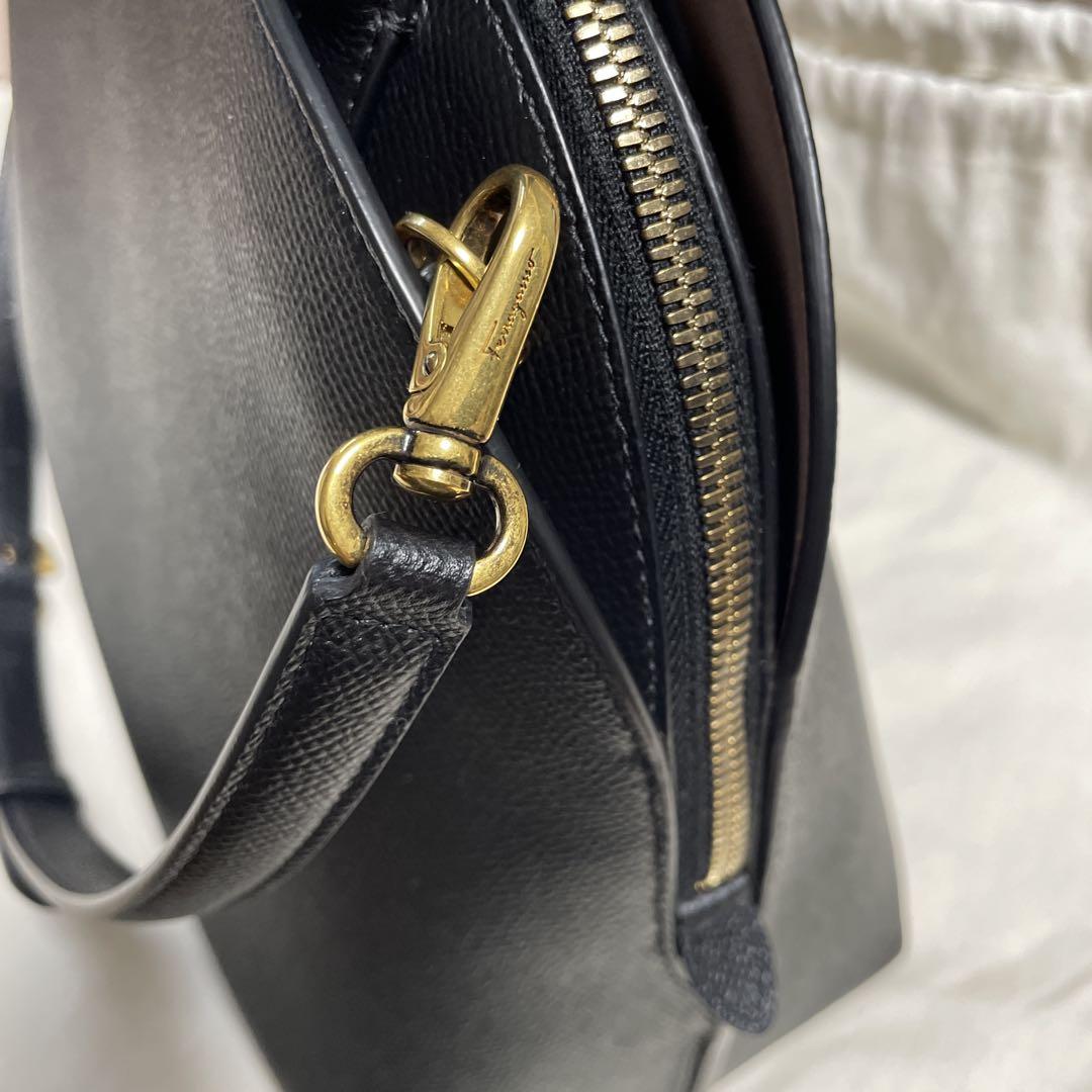 Ferragamo フェラガモ　バッグ　黒