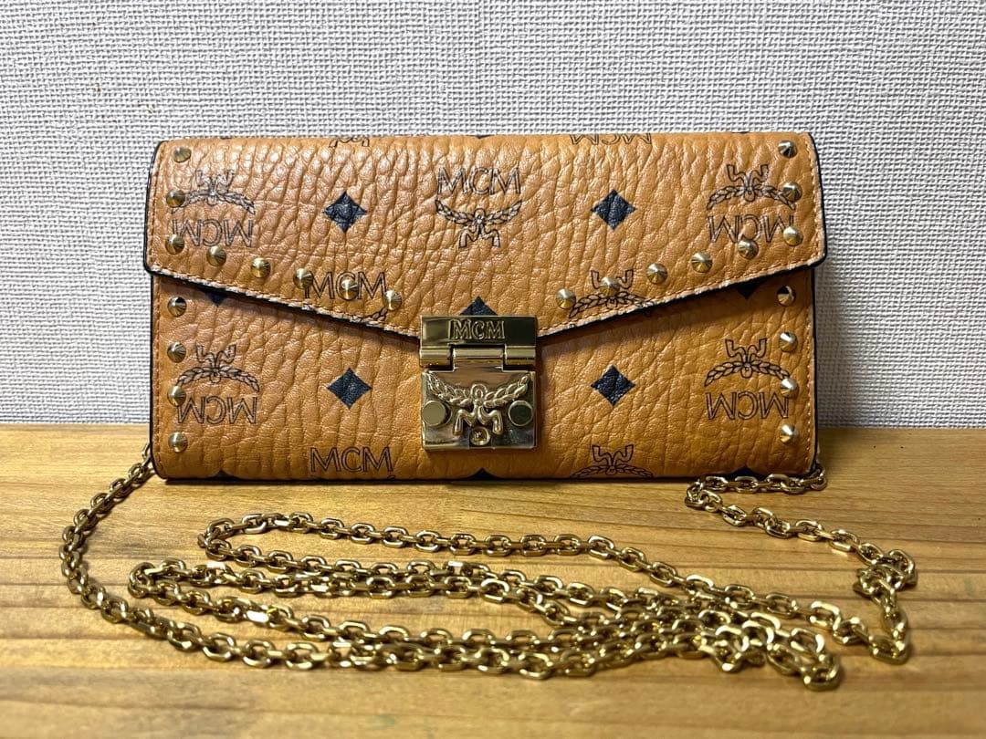 MCM コニャック　チェーンウォレット　レザー　スタッズ　二つ折り財布 ブラウン