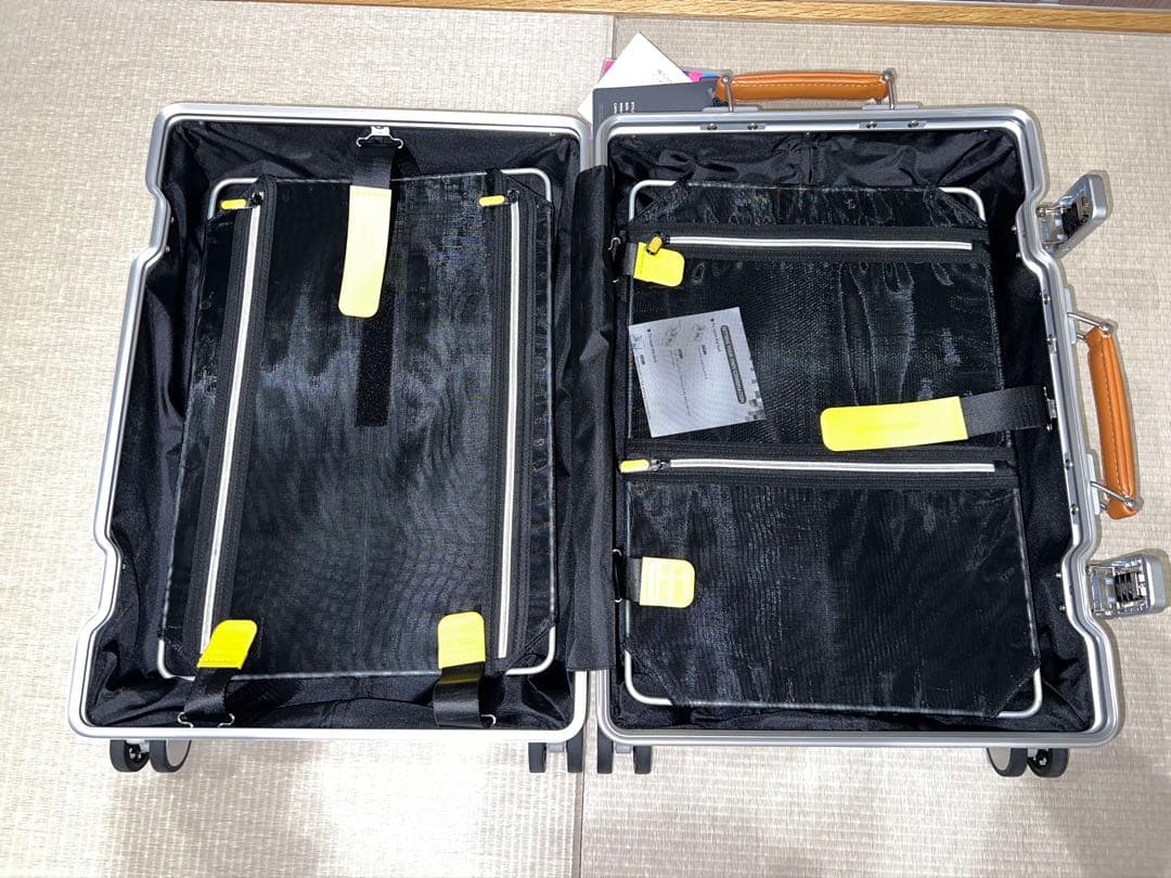 イノベーター スーツケースINV1811STP Sterling Silver イノベーター スーツケースINV1811STP Sterling Silver