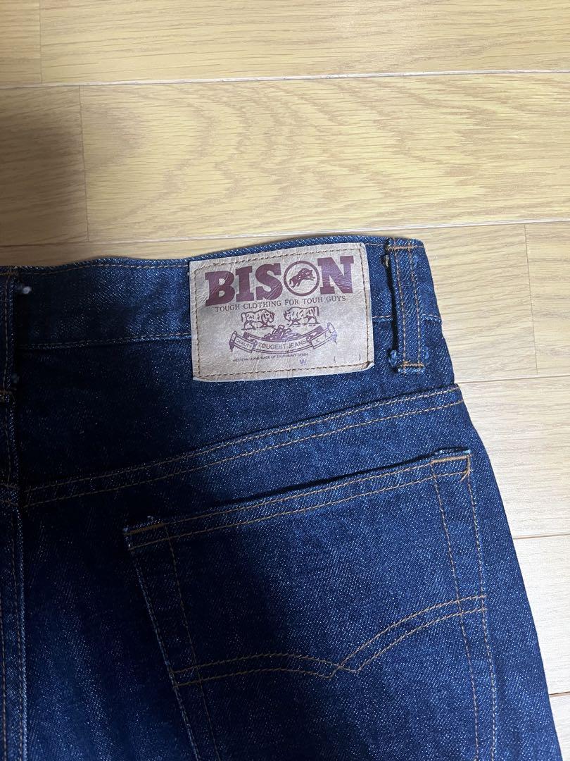 BISON ダークブルーデニムジーンズ
