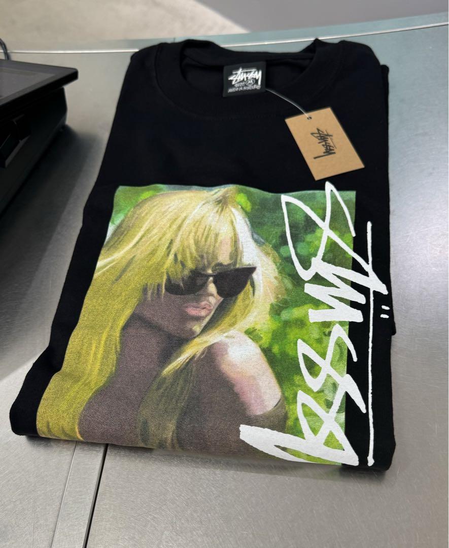 Laura Tee – Black | Tees | Stüssy