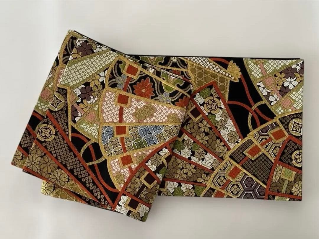 成人式振袖用袋帯　黒地に豪華で華やかな金糸の扇柄高級袋帯　六通