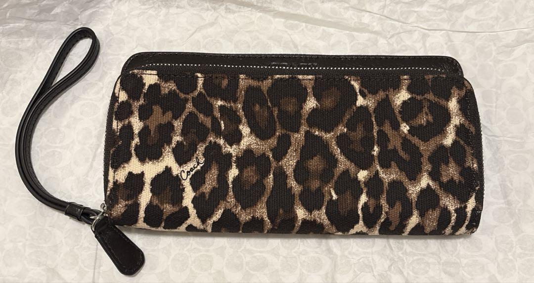 SALE‼️美品‼️coach‼️ゴールドヒョウ柄長財布‼️