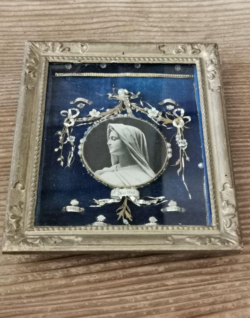 送料無料の商品 フランス 花＆リボンの マリアと6聖人の布のルリケール 工芸品